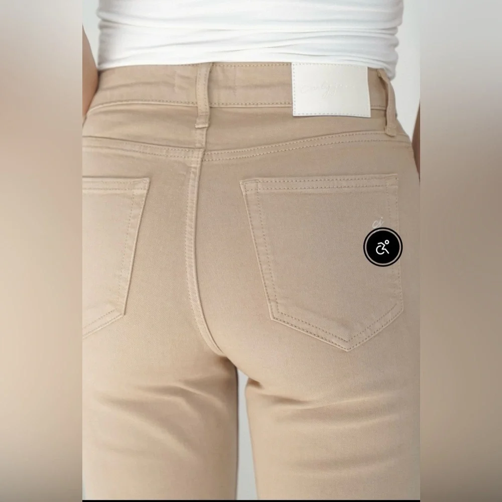 NWT Chrissy Classic Straight Leg Jeans Size: 15 Color : Beige